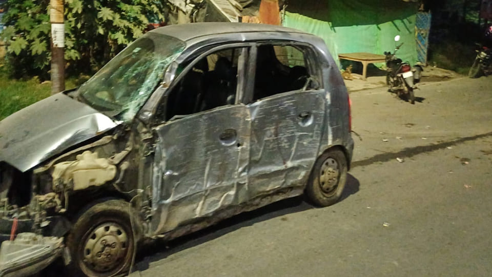 Kanpur: young man died after his car collided with pole