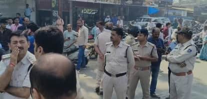 Budhar Highway blocked in protest against the murder of two brothers in Shahdol, police clashed