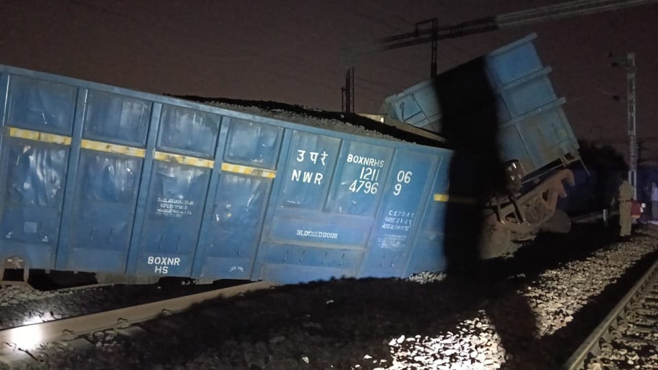 Mathura Freight Train Derailment Halts Route Passengers Stranded for Hours Without Food or Water