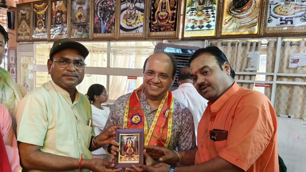 Omkareshwar: Actor Mandar Chandwadkar visited Omkareshwar Jyotirlinga.