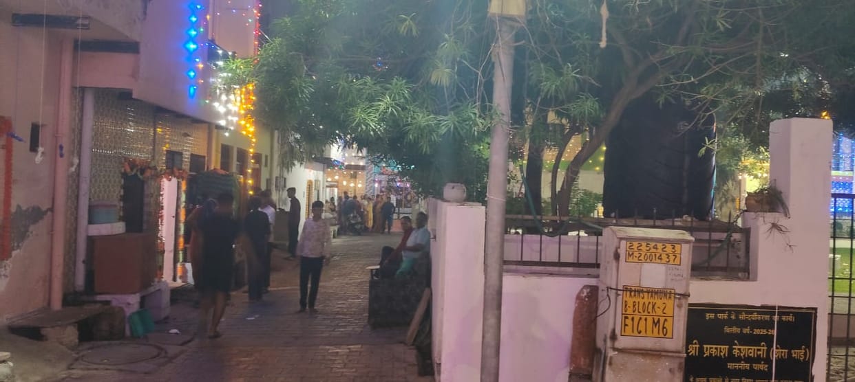 Stone Pelting Over Park Key in Agra: Two Injured Including Woman