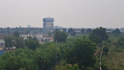 पटाखों के धुएं और प्रदूषण से आसमान में छाया स्मॉग