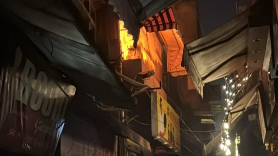 fire broke out in crockery shop in Bansawala Bazaar Phagwara