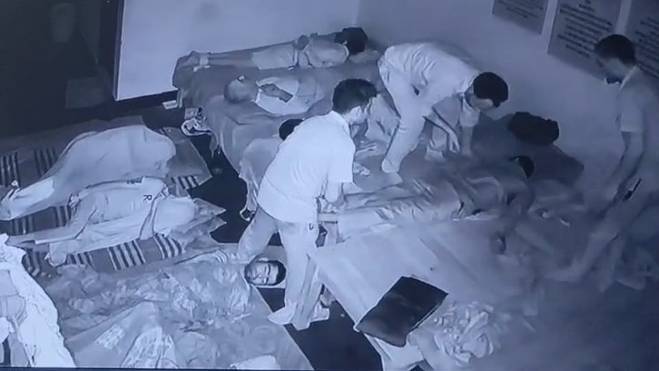 Murder in de-addiction center: hands, legs and mouth tied, 12 people were in the room, captured on camera