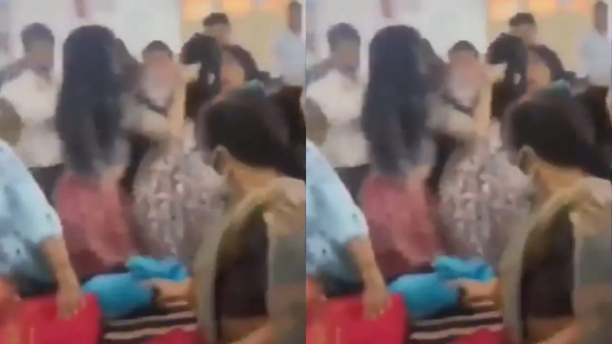 Two women fight for a saree in a cell police struggle to separate them Video goes Viral on Internet