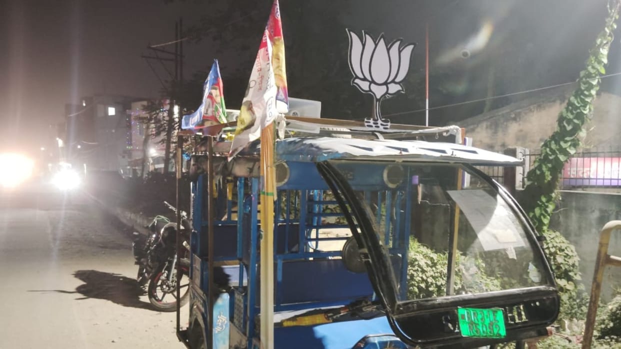 Bihar Election: BJP campaign vehicle attacked in Vaishali posters torn and mobile phone snatched