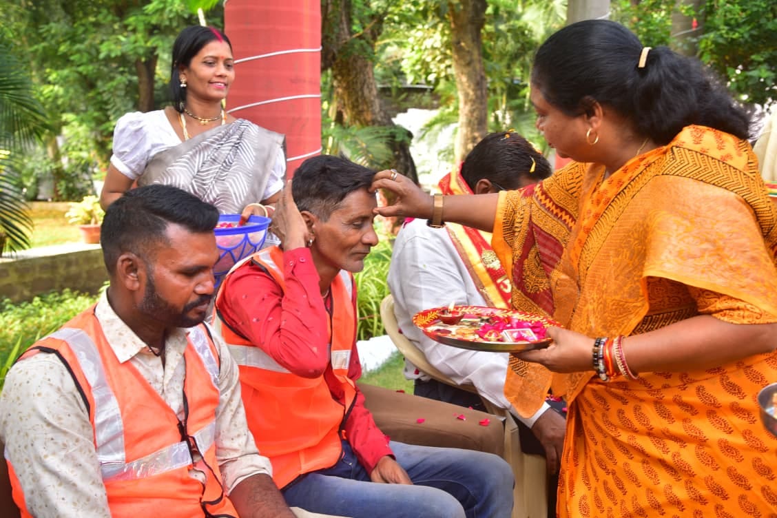Bhopal News: Bhai Dooj festival celebrated with traditional gaiety in Bhopal, Mayor honored the sanitation fri