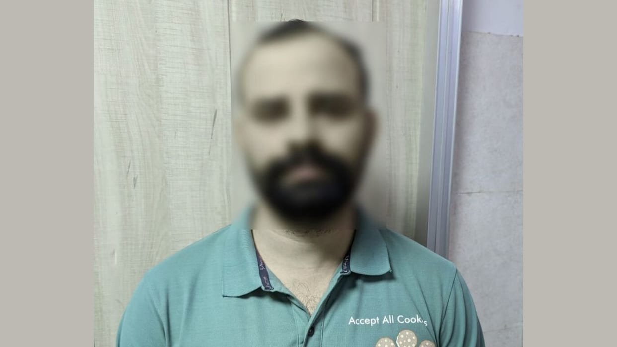 agra police arrested accused salesman from hapur in threat and blackmailing case