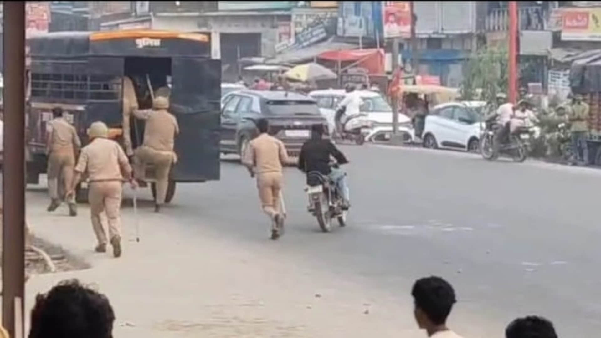 Anger erupted over death of a youth injured in attack in Gorakhpur Road blockade and stone pelting on police