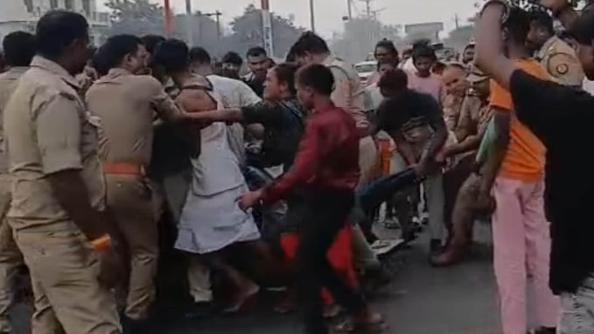 Anger erupted over death of a youth injured in attack in Gorakhpur Road blockade and stone pelting on police