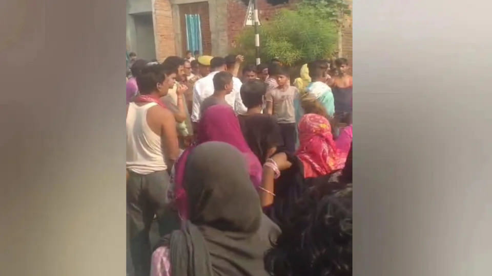 Deoria youth dies under suspicious circumstances in Mumbai, family members stage protest