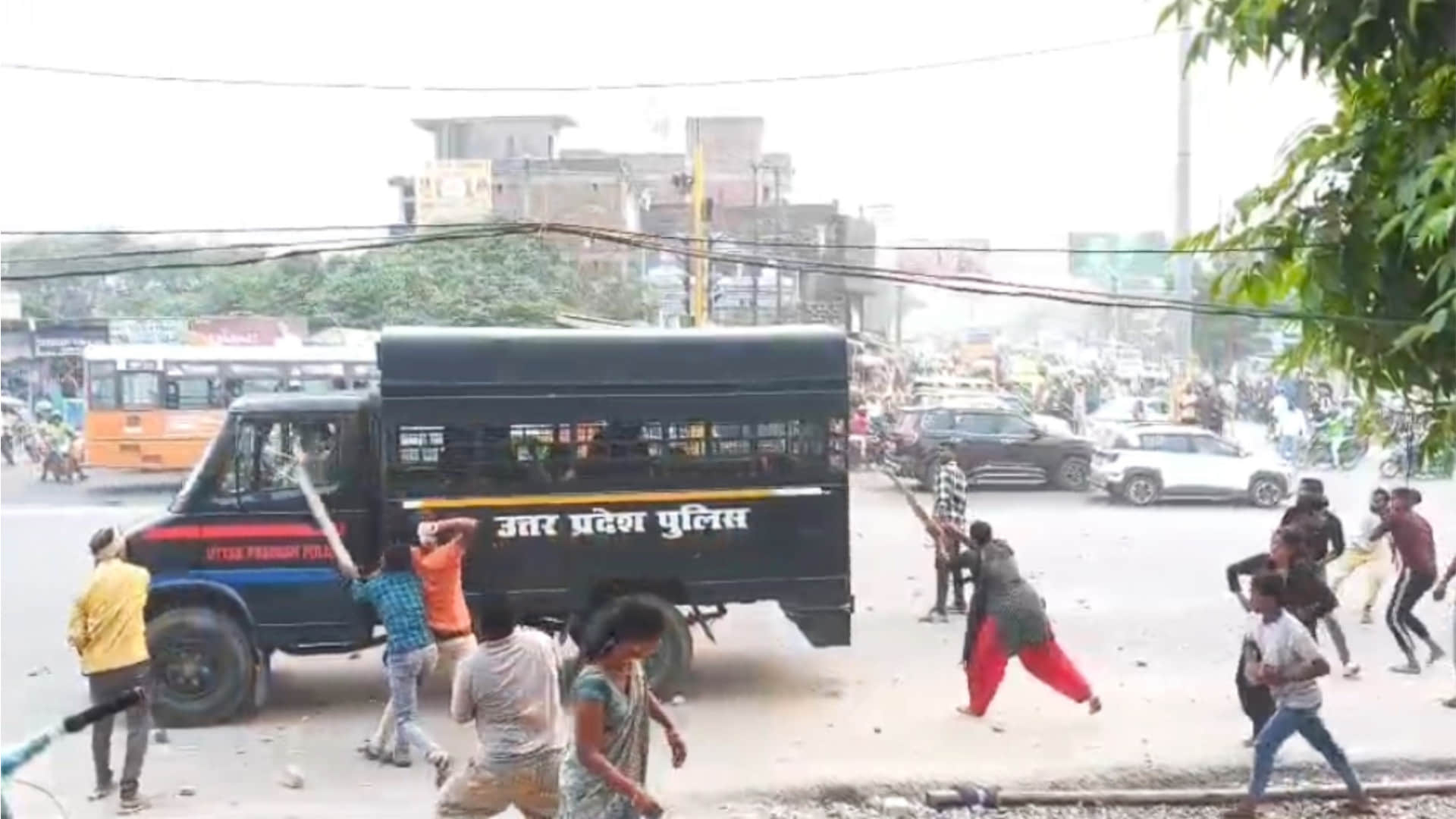 Anger erupted over death of a youth injured in attack in Gorakhpur Road blockade and stone pelting on police