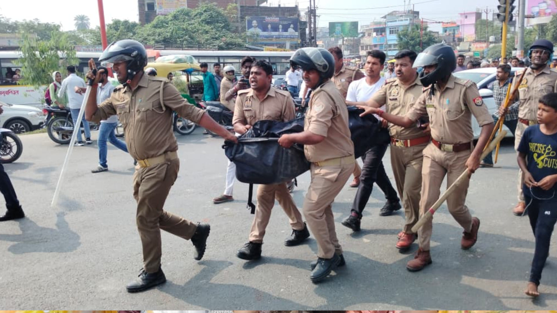 Gorakhpur murder Villagers pelted stones, police personnel hid in police van to save their lives