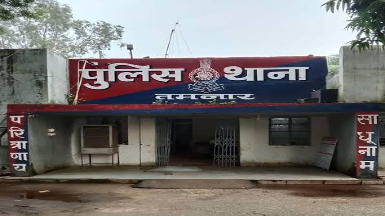 Theft incident involving a transporter in Raigarh; thieves steal trailer trolley from in front of colony