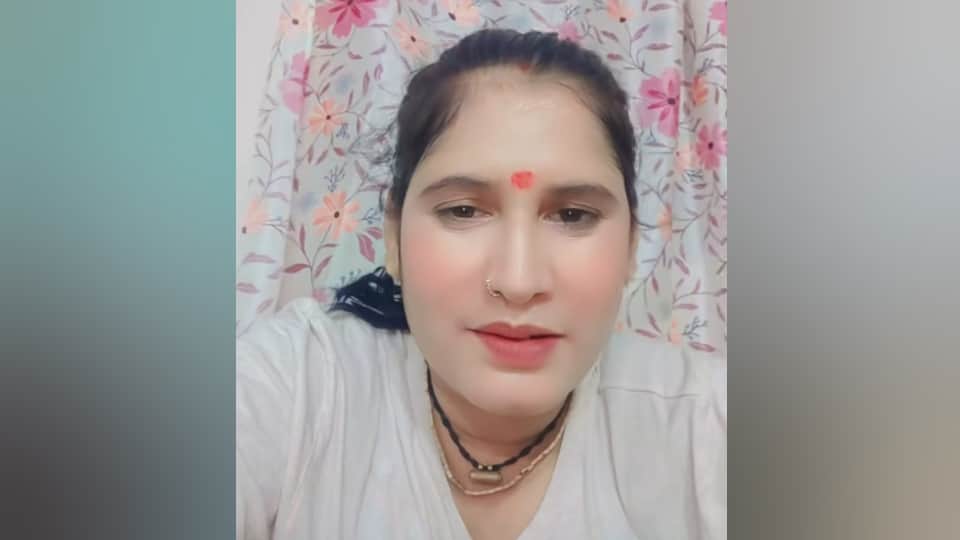 Nishad Party district president wife found hanging husband and wife were involved in ongoing dispute in jhansi