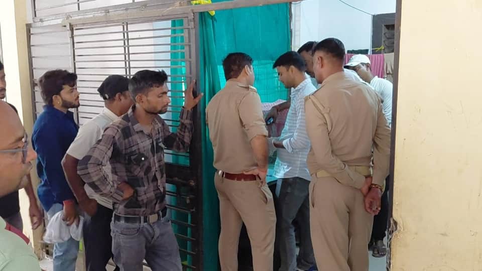 Nishad Party district president wife found hanging husband and wife were involved in ongoing dispute in jhansi