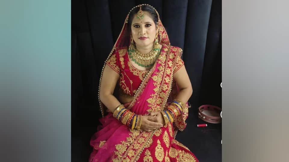 Nishad Party district president wife found hanging husband and wife were involved in ongoing dispute in jhansi