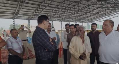 Farmers started getting fertilizers at the food distribution center