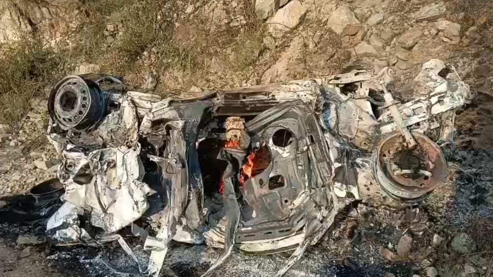 Accident in Uttarakhand Chamoli Car caught fire on Gopeshwar Pokhari Road couple and son die on spot