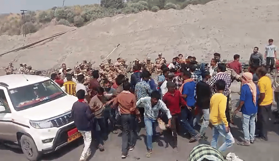 CISF lathi charge on people protesting at Korba in Chhattisgarh