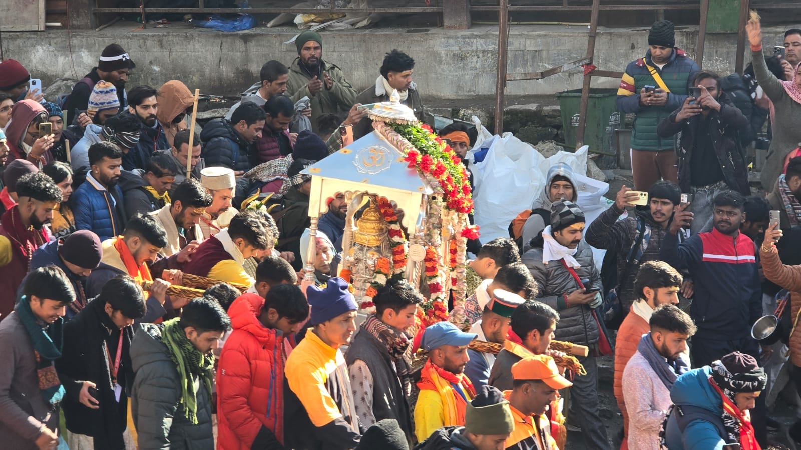 Kedarnath Temple doors closed Today Baba palanquin set off for winter sojourn picture