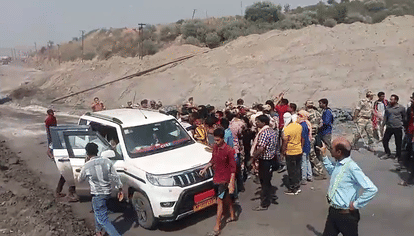 CISF lathi charge on people protesting at Korba in Chhattisgarh