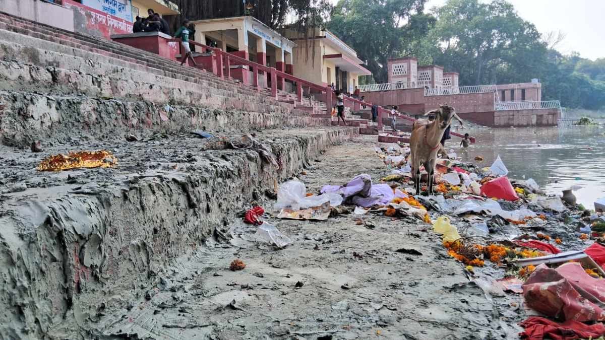 Preparations for Chhath Puja intensify, waterlogging at the Budhi Gandak Stair Ghat hinders devotees.