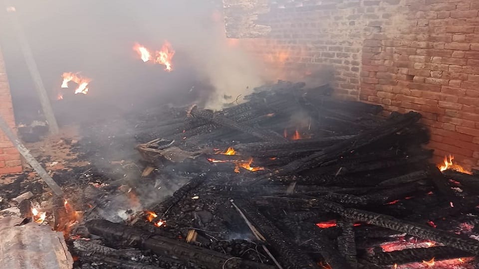 fire breaks out in carpet factory