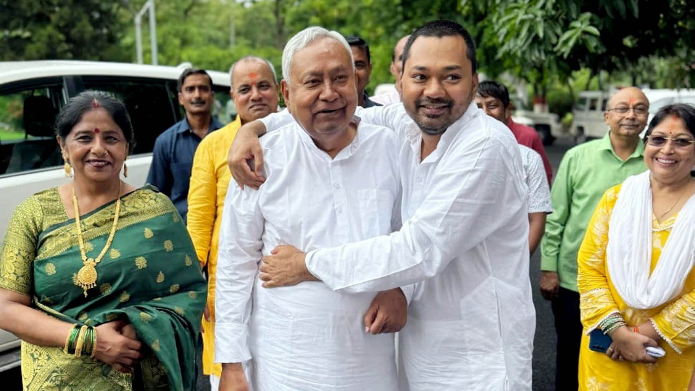 निशांत कुमार एक तस्वीर में अपने पिता नीतीश कुमार के साथ, फाइल फोटो।