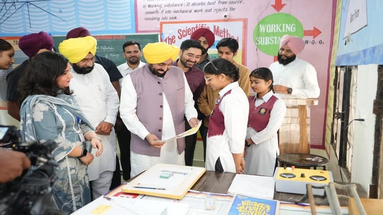 Cm Bhagwant Mann Met With Students – Amar Ujala Hindi News Live – Punjab:सीएम भगवंत मान ने छात्रों से की मुलाकात, कहा