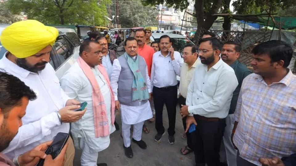Kanpur: MP inspects Sachan Chauraha canal, finds heaps of garbage