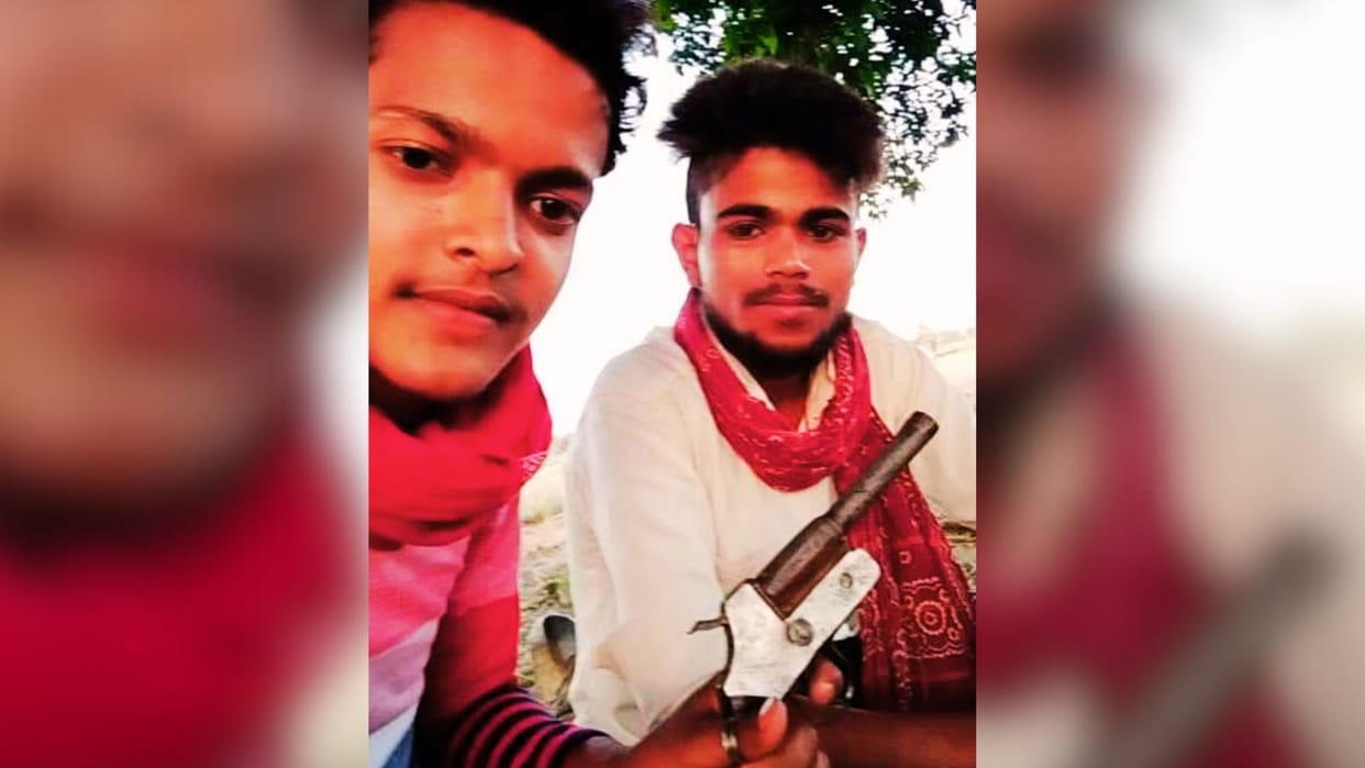 Two youths took selfie with country-made pistol Police searching photos go viral on social media
