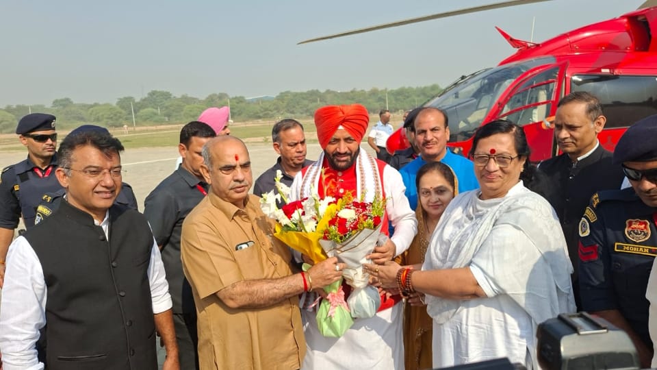 Faridabad news CM Saini reached Faridabad Gurudwara to participate in Charan Suhava Gurucharan Yatra