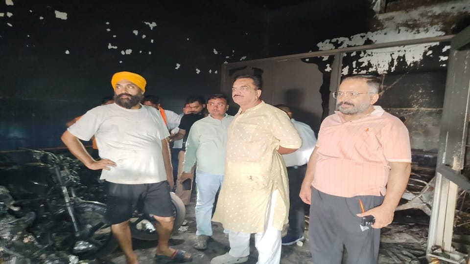 Massive fire breaks out in bike showroom in rudrapur