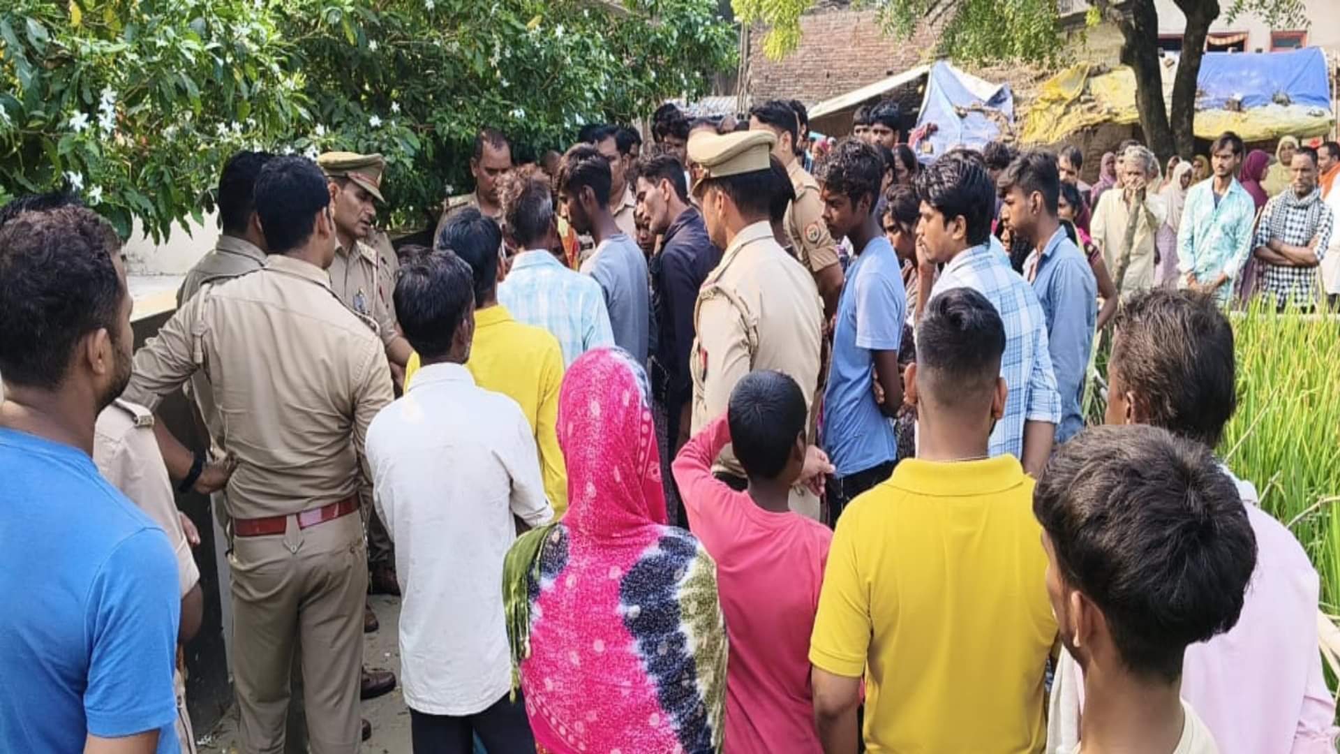 घटना के बाद मौके पर पहुंची पुलिस।