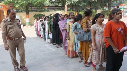 Meerut: Jailer Sahib became Muskan's 'brother', got her tilak applied on Bhai Dooj and gave her this gift