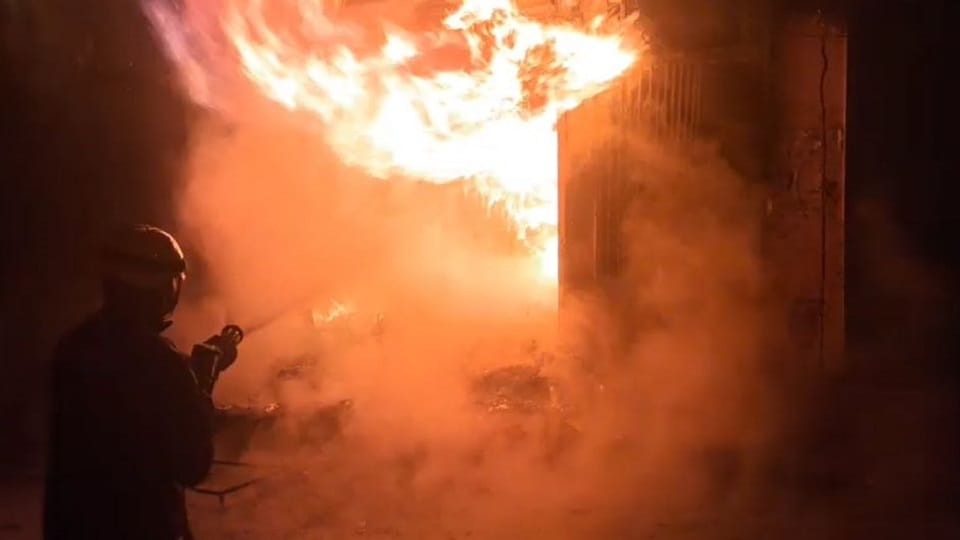 A massive fire broke out in a clothing store in pithoragarh