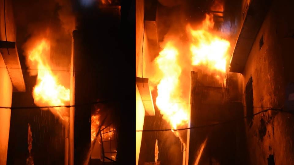 massive fire broke out in four-storey pipe warehouse in Lucknow brigade vehicles engaged in extinguishing fire
