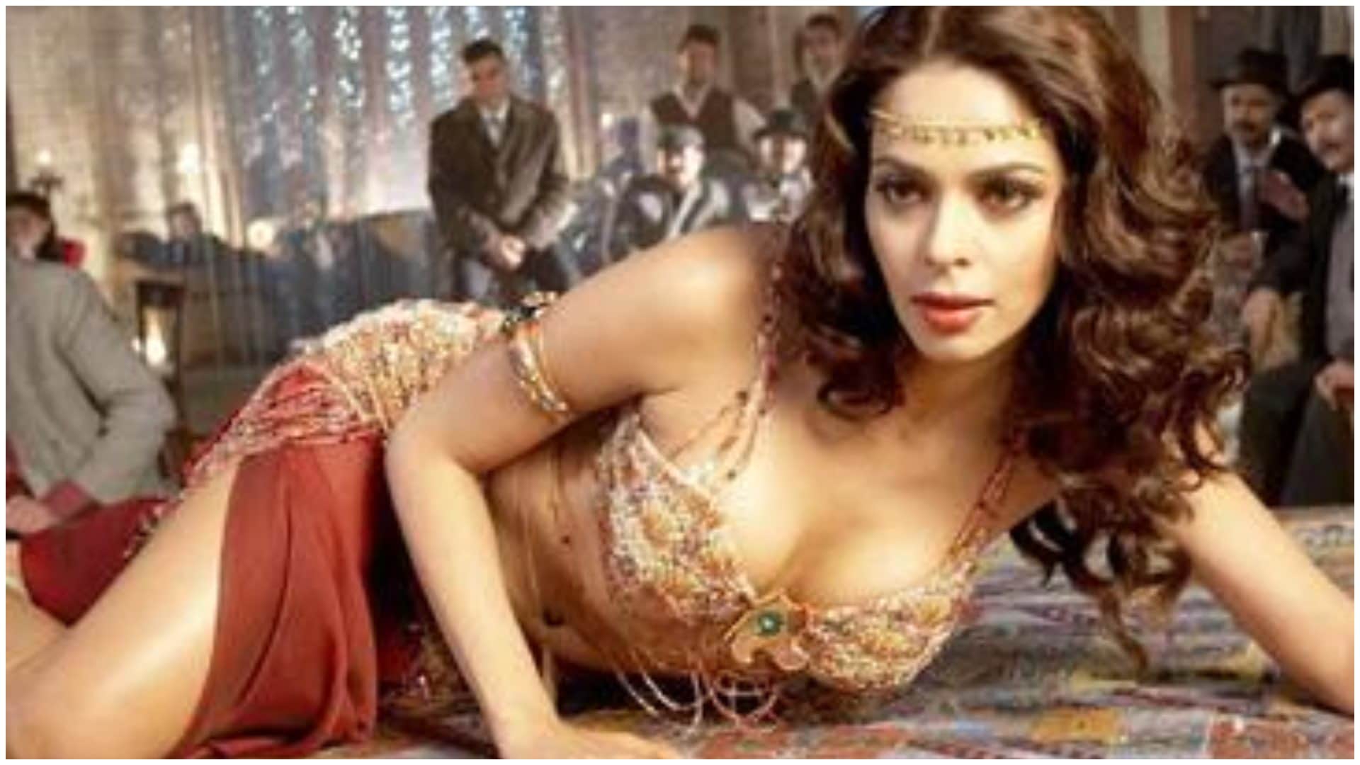Mallika Sherawat Birthday Special: Songs That Made Her Rule Bollywood From Bheege Honth Tere to Jalebi Bai