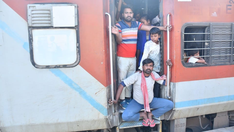 UP: Crowds overwhelm claims of special trains for Chhath; people travel in toilets... Pictures