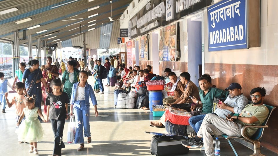 UP: Crowds overwhelm claims of special trains for Chhath; people travel in toilets... Pictures