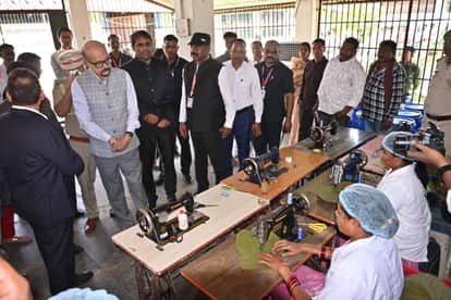 forest produce center of dugli in dhamtari becomes powerful model of rural livelihood