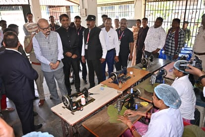 forest produce center of dugli in dhamtari becomes powerful model of rural livelihood