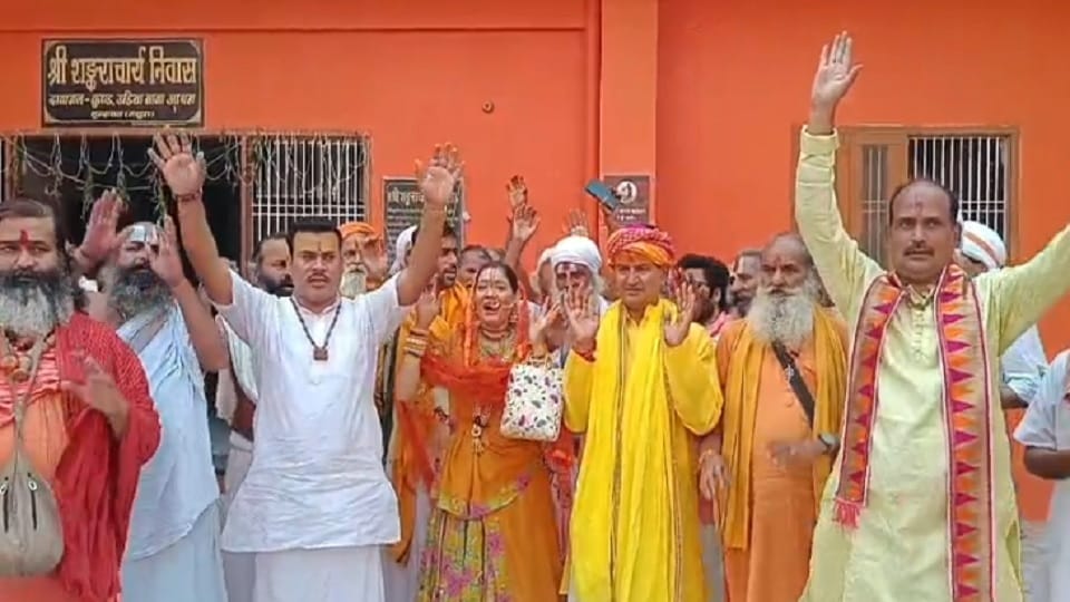 Saints demand CBI probe into the treasure case at Shri Banke Bihari Temple