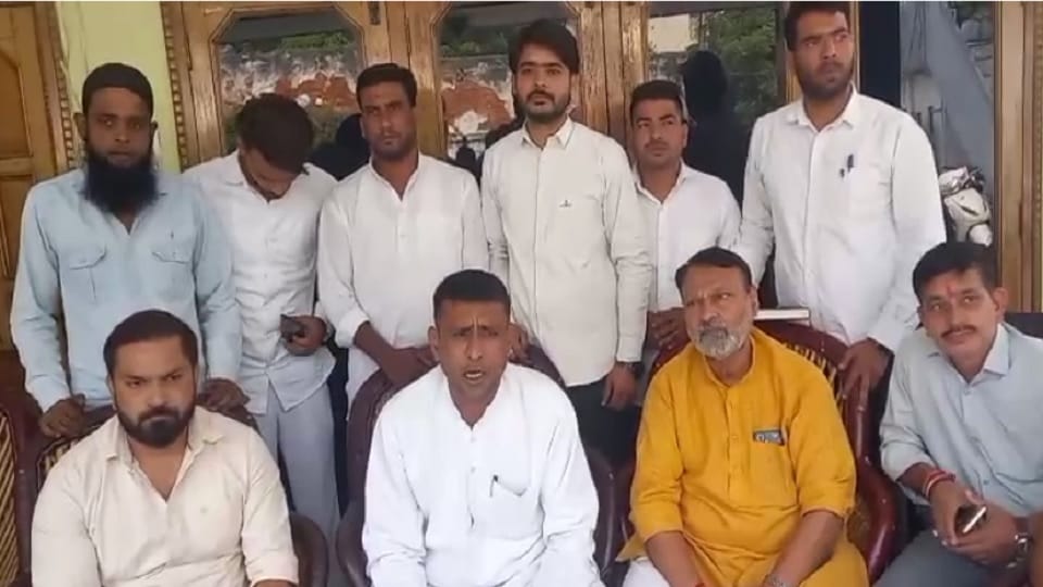 Meerut: Congress district president came out in support of Vikul Chaprana