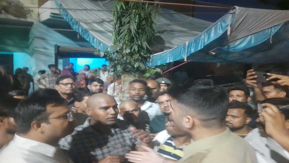 Agra accident five death Terrifying Scene as Car Plows Into People Sitting Outside Home