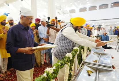 गुरुद्वारा रकाबगंज साहिब में कीर्तन दरबार में शामिल हुए केजरीवाल और भगवंत मान