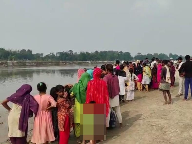 Five youths drowned in Bagmati river during construction of Chhath Ghat in Sitamarhi; three died.
