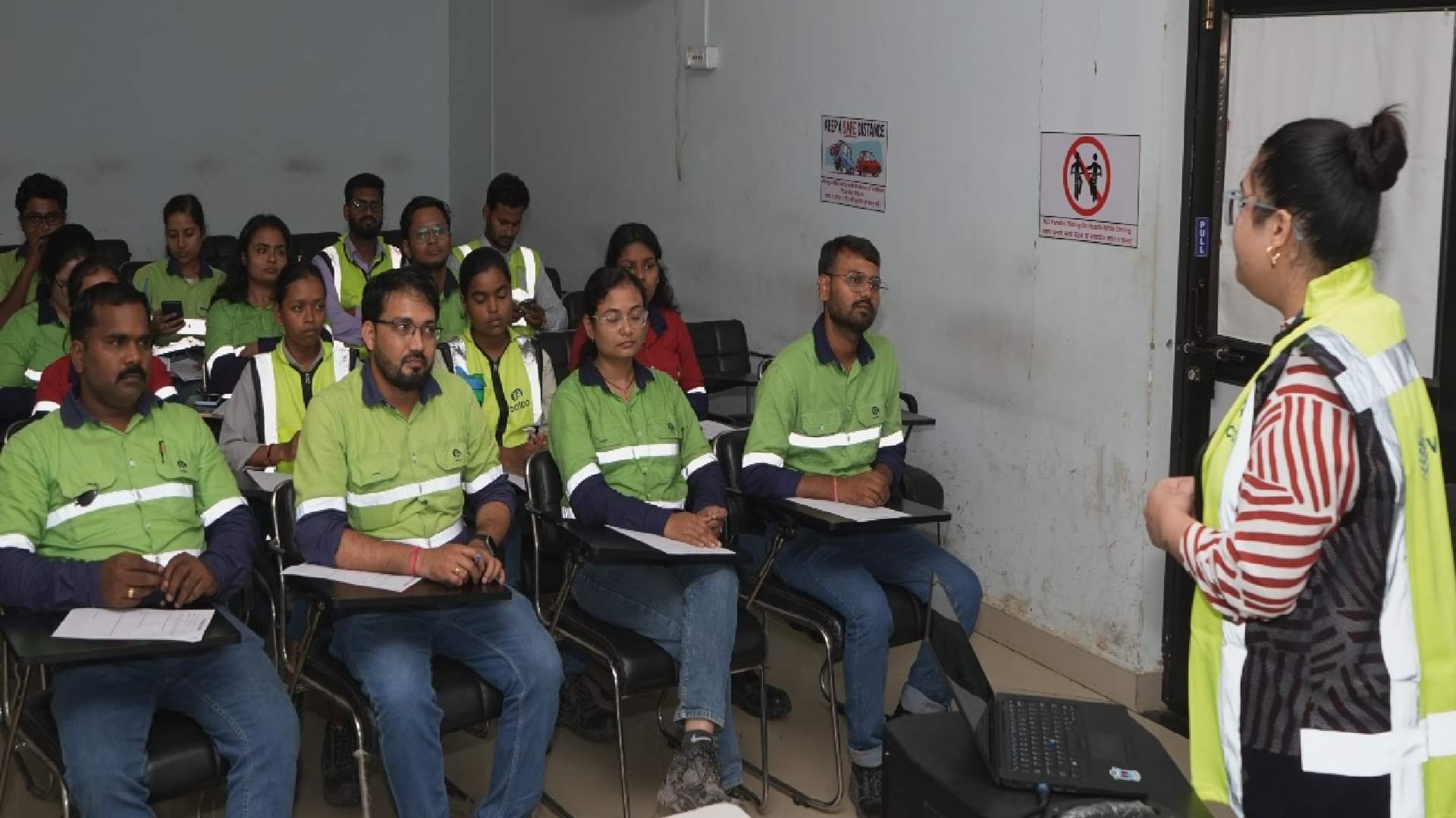 कर्मचारियों के लिए जागरूकता और परामर्श सत्र आयोजित