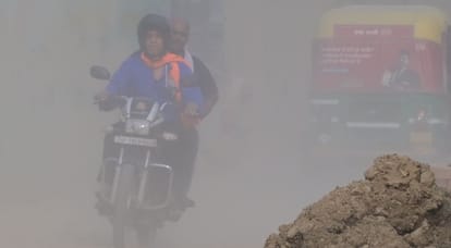 Kanpur Dug up roads flying dust and traffic jams cold and fever spread in homes these are the symptoms